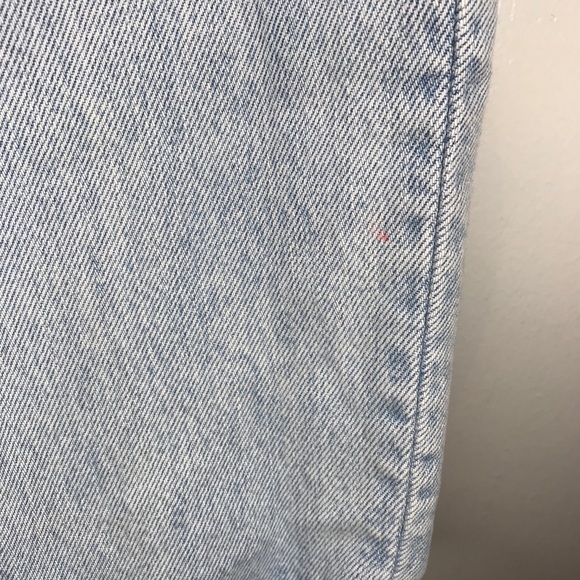 Levi’s Premium Mom Jeans Size 26 Light Wash - Picture 4 of 11